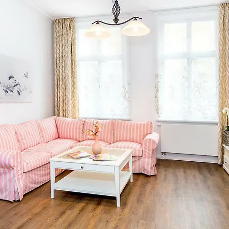 Komfortwohnung Innenstadt An Der Schelfkirche Apartment